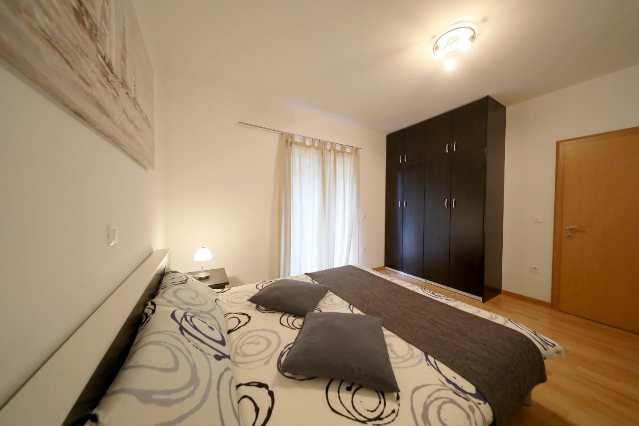 Luxury Villa Nada With Pool Petrcane Luaran gambar
