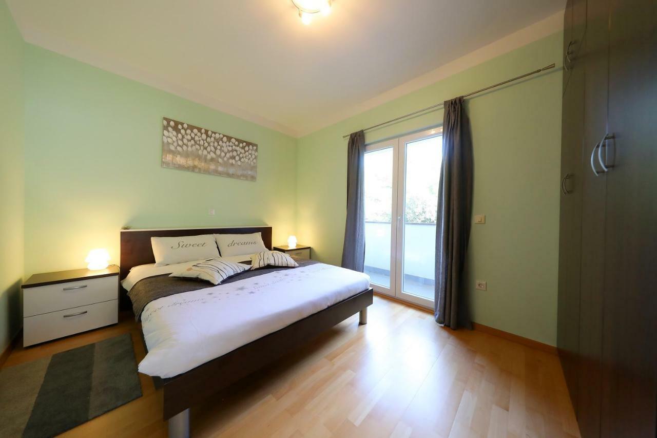 Luxury Villa Nada With Pool Petrcane Luaran gambar