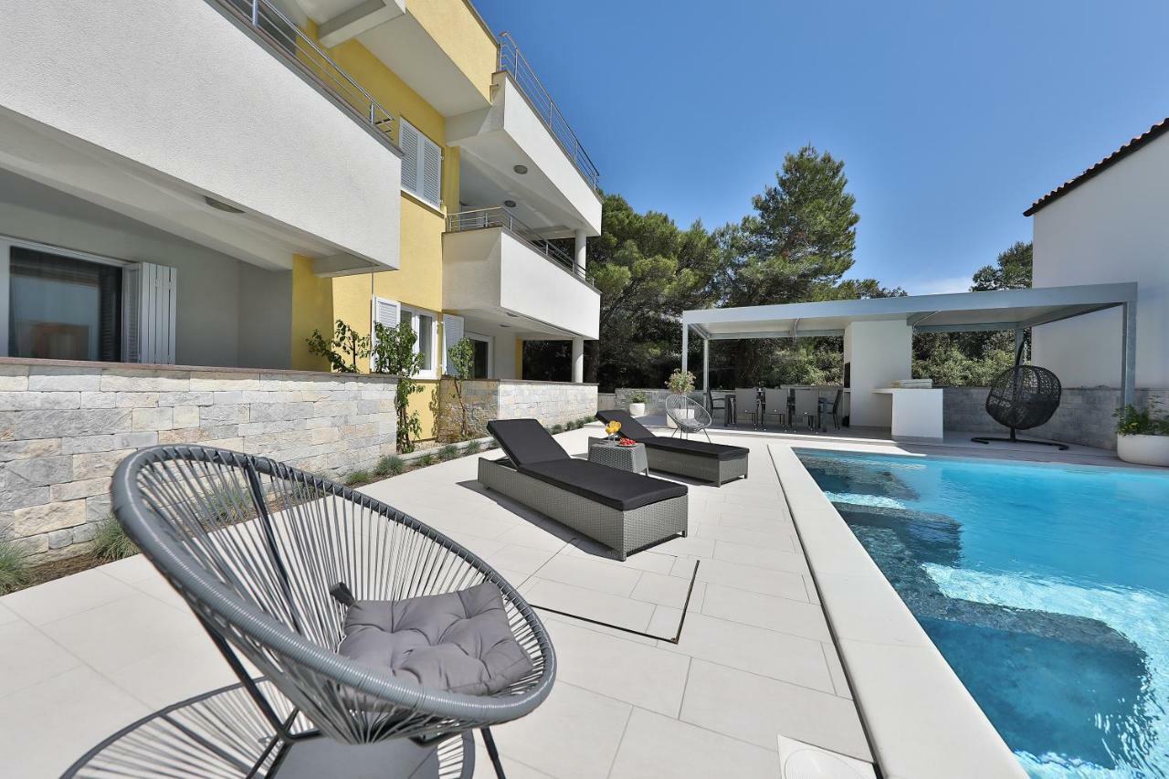 Luxury Villa Nada With Pool Petrcane Luaran gambar