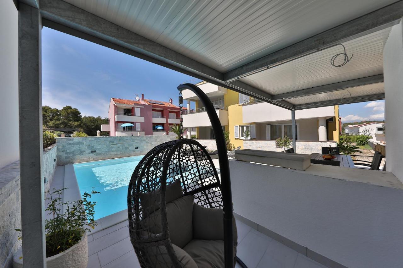 Luxury Villa Nada With Pool Petrcane Luaran gambar