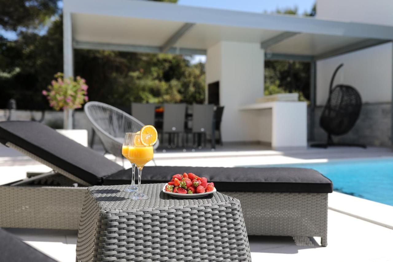 Luxury Villa Nada With Pool Petrcane Luaran gambar